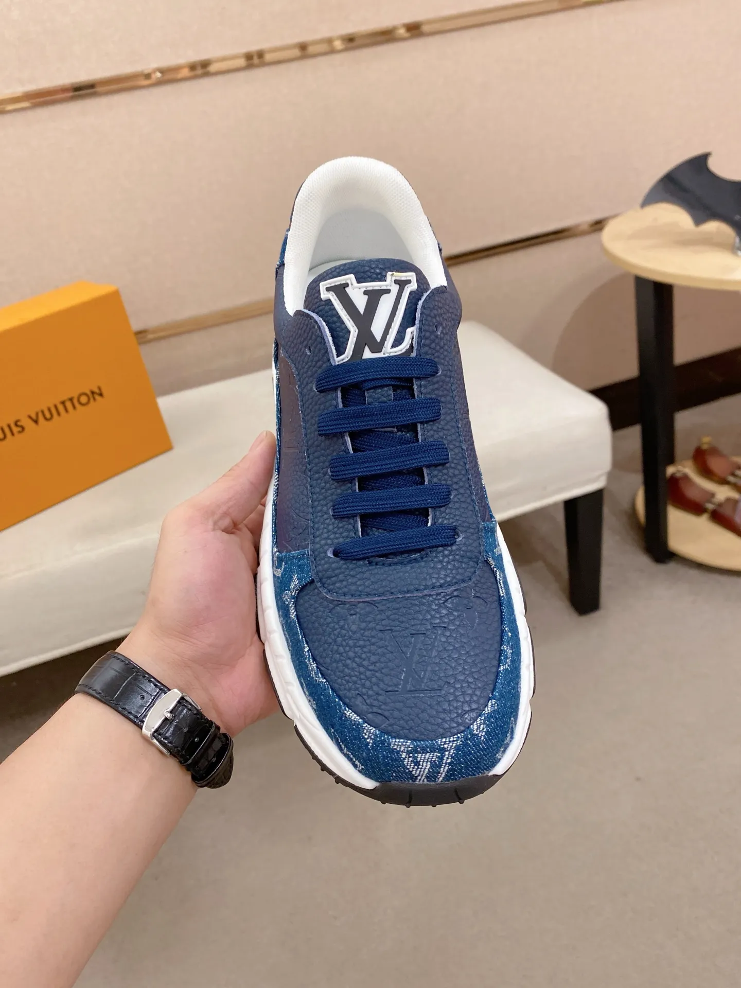 Men's shoes 442💰louis vuitton (Louis Vuitton/lv)🔍🔍The new counters are on sale at the same time. The uppers are imported from Italy. ⃣️Re-engraved🇮🇹💪💪, ⚠Sole: The original sole is specially provided by the original factory, the exclusive movable molded sole is super comfortable, ⚠Original and single goods 🔍high quality, you can enter and leave the counter at will, welcome to compare⚠. Code number: 38-44 (45/customized, non-refundable)